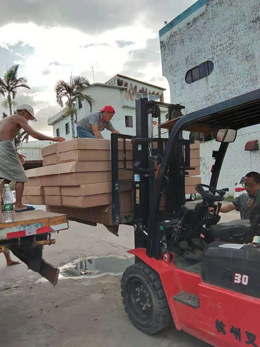 找鐵床批發(fā)，不如找廠家