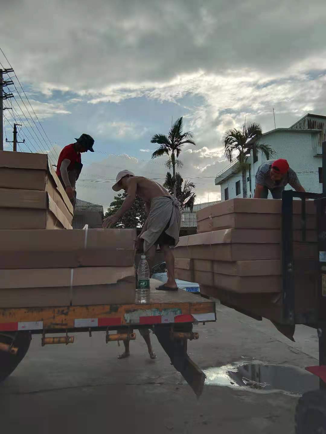 找鐵床批發(fā)，不如找廠家