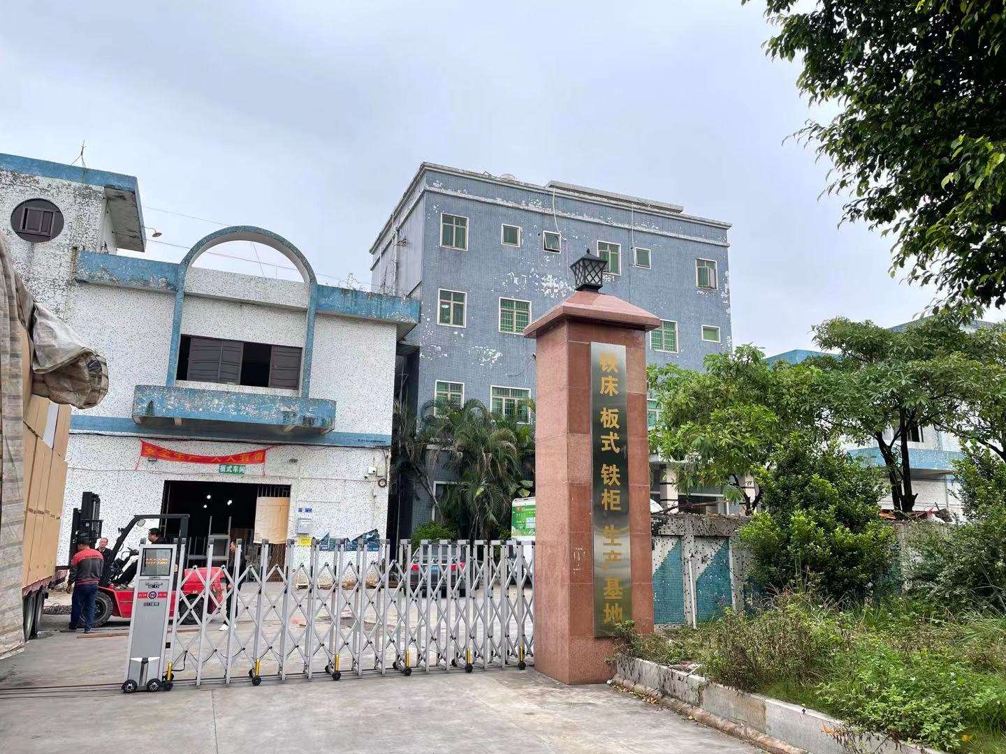 買上下鋪鐵床送床板嗎？