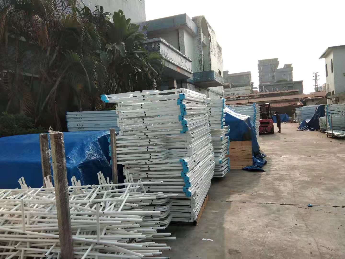 學(xué)生公寓床是卡扣好還是螺絲好？