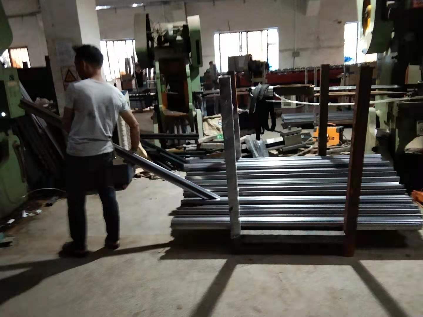 上下鋪鐵床用什么材料做的好？